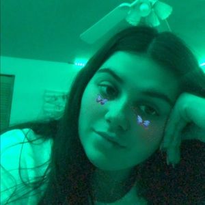 Meet your Posher, Adriana